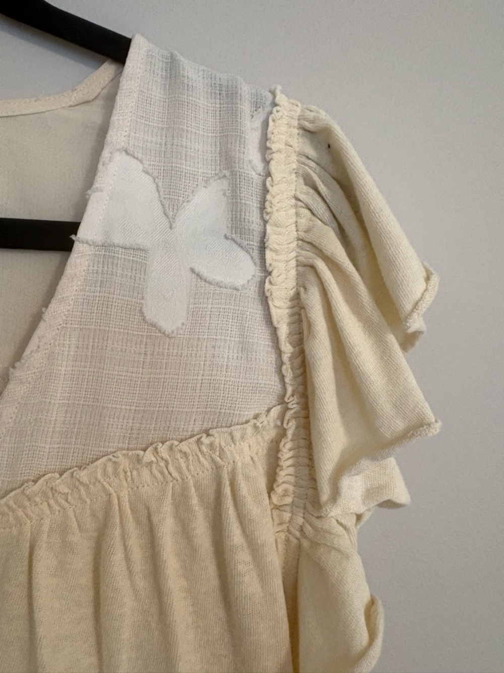 DAVI & DANI Cream Flutter Sleeve V-Neck Blouse - Picture 3 of 3